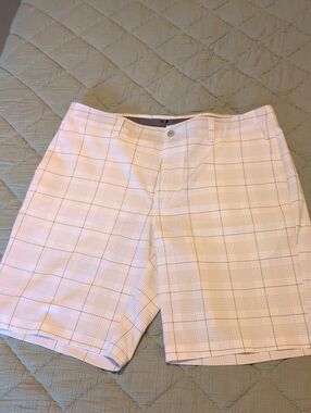 Perry Ellis White Windowpane Plaid Flat-Front Shorts